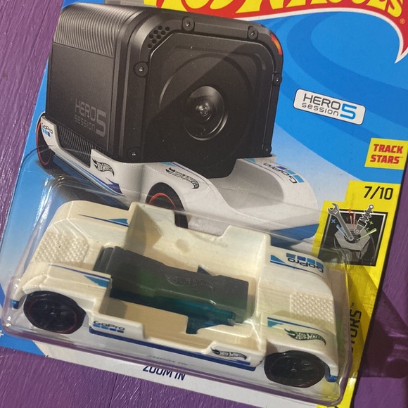 Hot Wheels GoPro-Hero-Session-5-Mountable Car For Track Filming - Picture 2 of 3